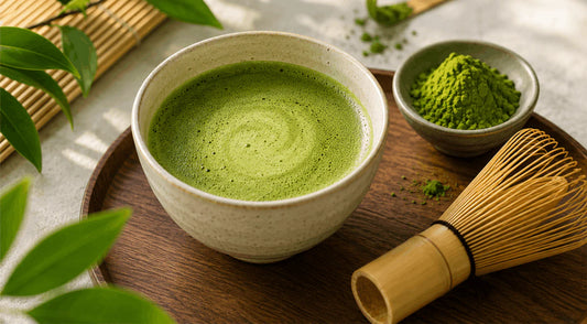 Matcha Tee einfach erklärt – Wirkung, Zubereitung & warum Matcha aktuell im Trend ist 🍵